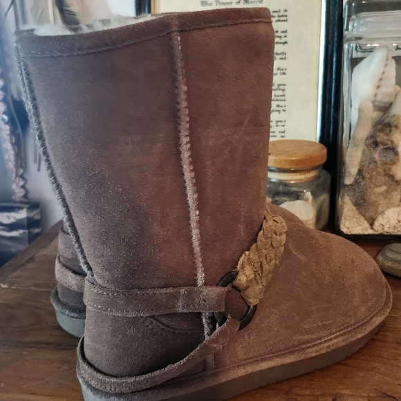Suede Boot Size 6 w braided accent faux shearling lined - Picture 6 of 7